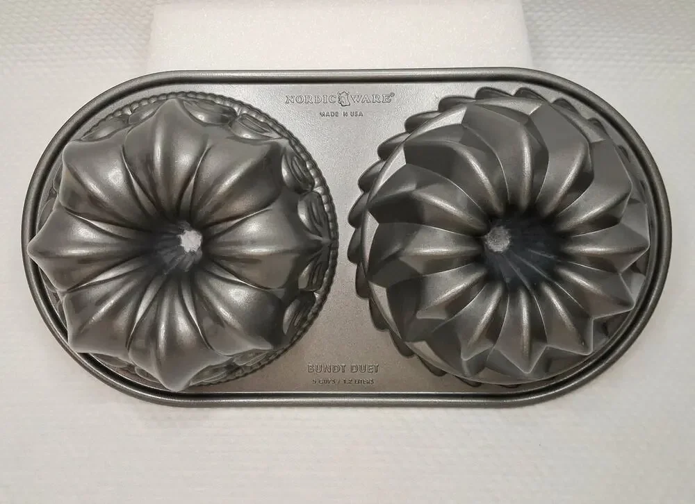 Nordic Ware Bundt Duet Pan 5 Cups / 1.2 Liter 2 in One Bundt Pan
